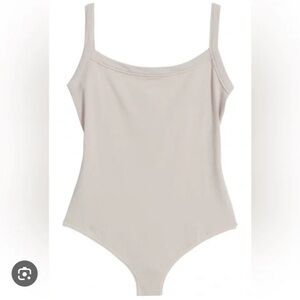 NWT SKIMS Scoop neck Bodysuit in Stone